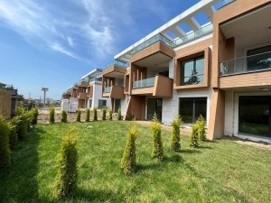 New brand new villa with shared pool within the site, close to the Marmara Sea